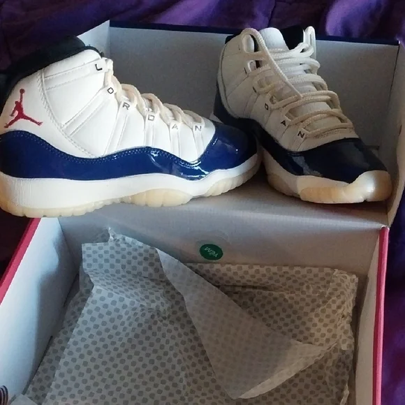 Jordan Men's Cream and Navy Sneakers - Picture 2 of 3